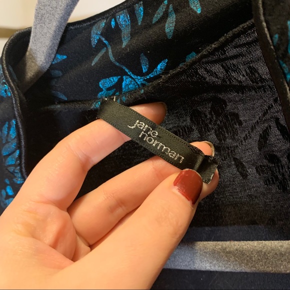 3/$30 Vintage 90s Blue Metallic Floral Tee - Small - Picture 4 of 7